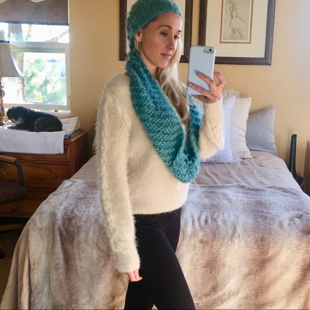 Homemade chunky knitted scarf - Picture 4 of 6